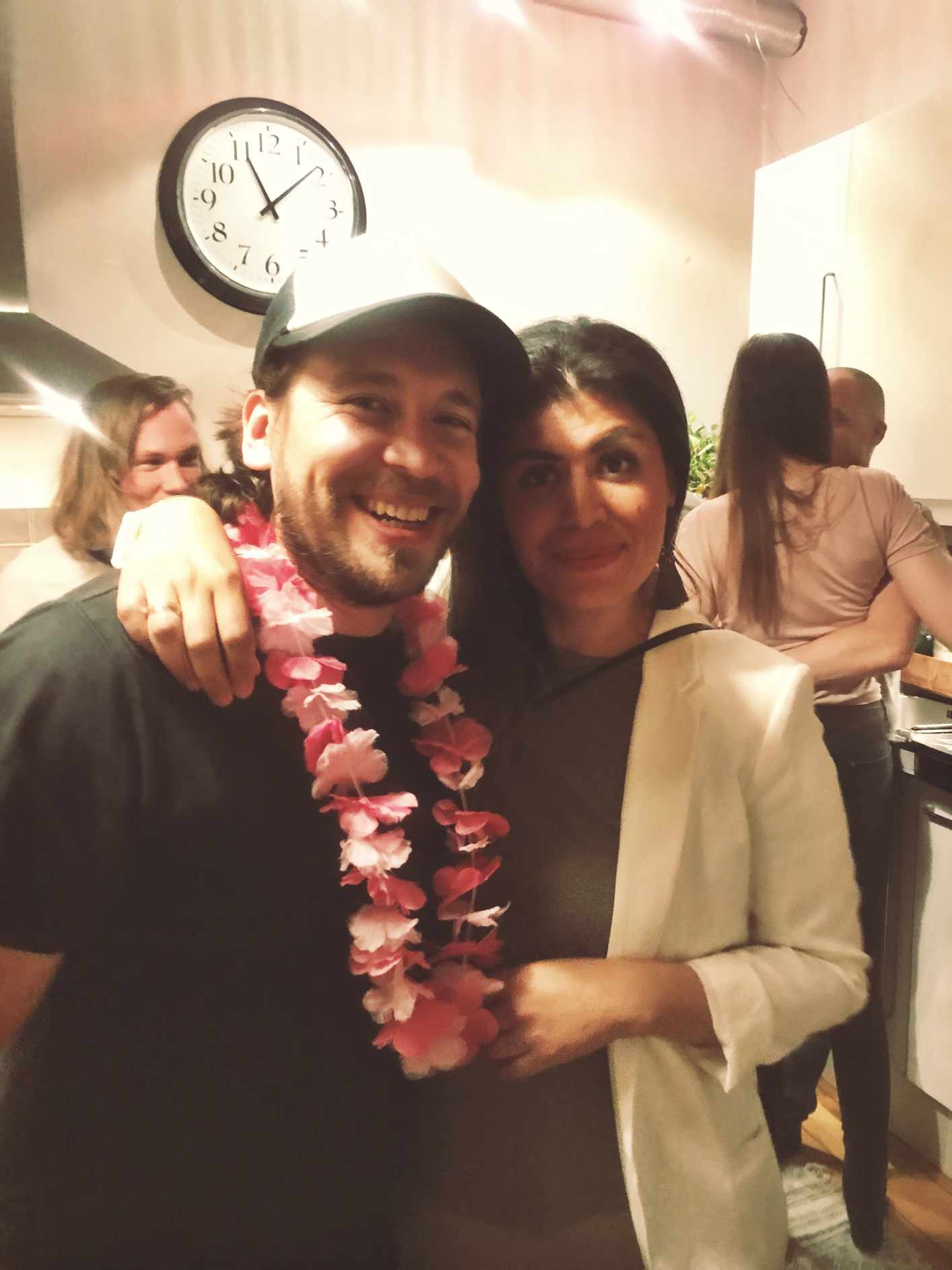 Overraskelsesfest og konfetti. Stephanie og Frank